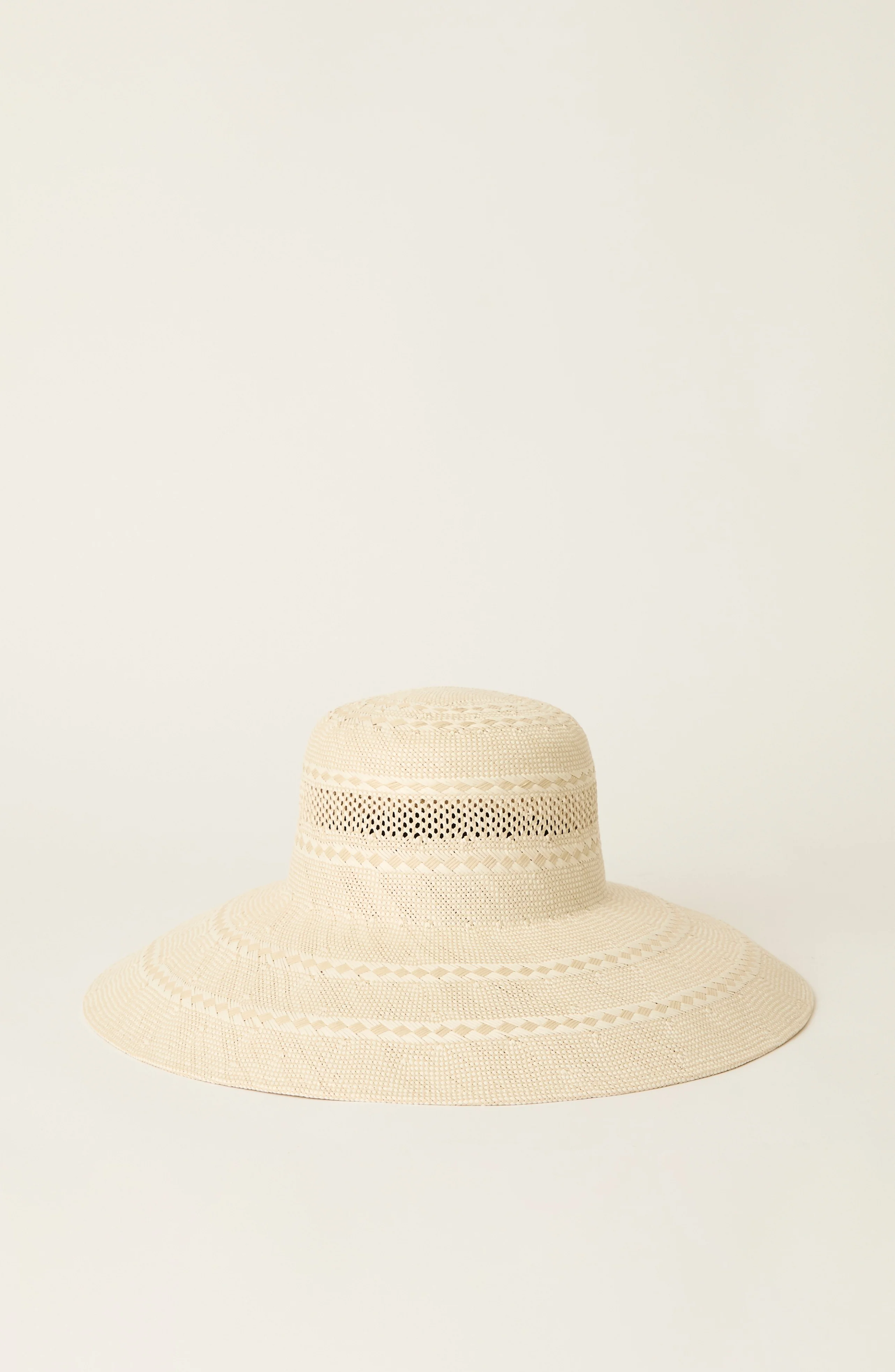 LOLA SISAL CLOCHE